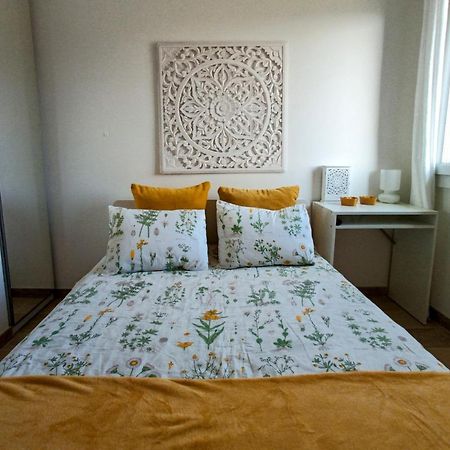 Private Room In Renovated Apartment - Tram 1 Min Walk Nice Exteriör bild