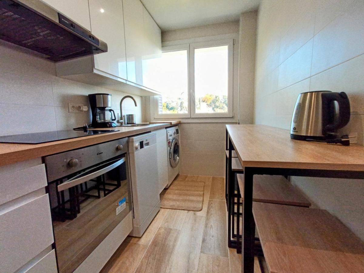 Private Room In Renovated Apartment - Tram 1 Min Walk Nice Exteriör bild