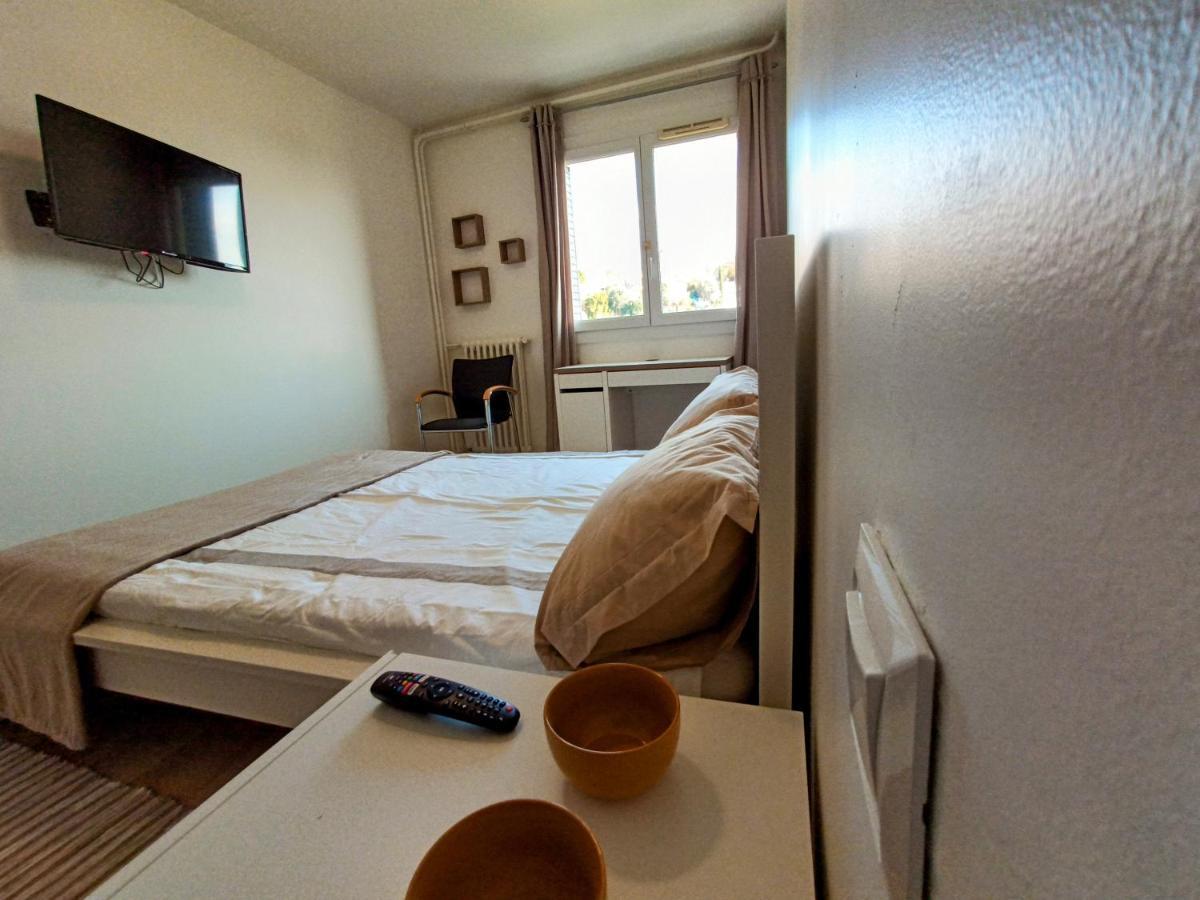 Private Room In Renovated Apartment - Tram 1 Min Walk Nice Exteriör bild