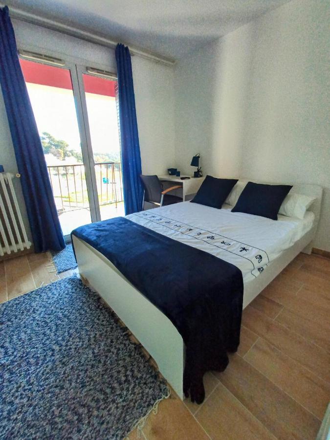Private Room In Renovated Apartment - Tram 1 Min Walk Nice Exteriör bild