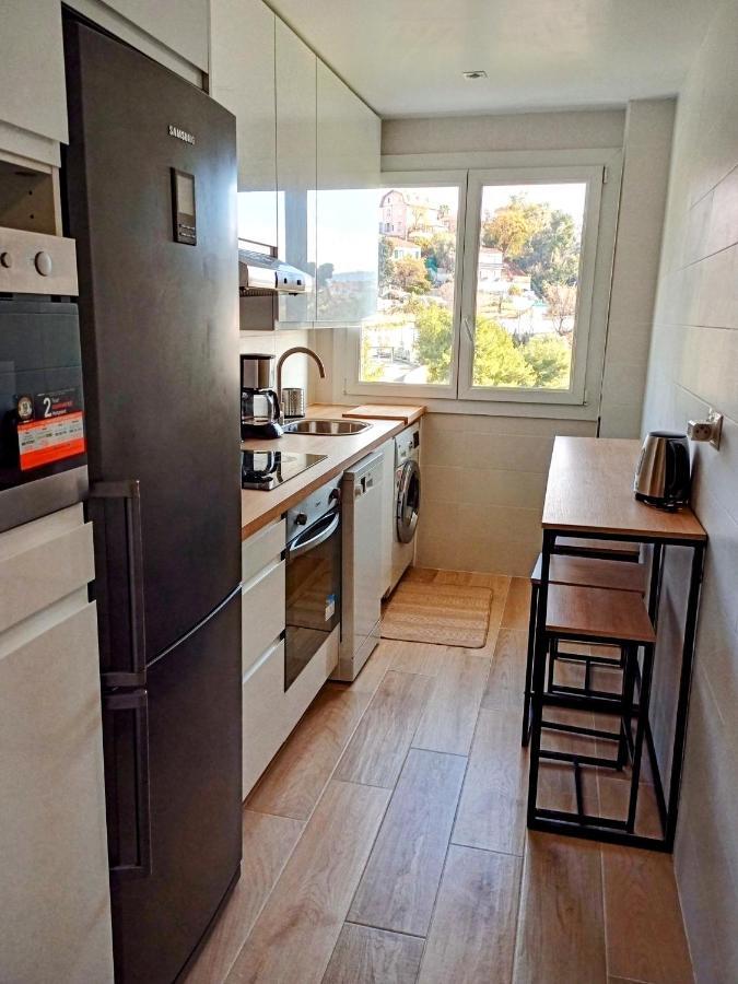 Private Room In Renovated Apartment - Tram 1 Min Walk Nice Exteriör bild