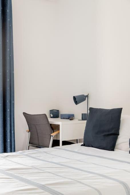 Private Room In Renovated Apartment - Tram 1 Min Walk Nice Exteriör bild
