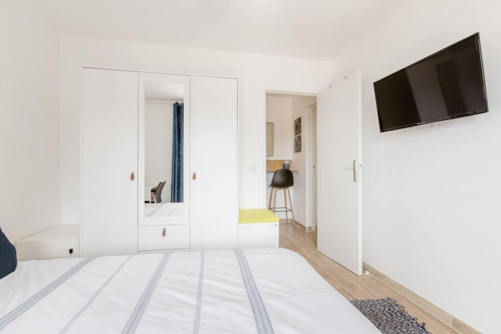 Private Room In Renovated Apartment - Tram 1 Min Walk Nice Exteriör bild