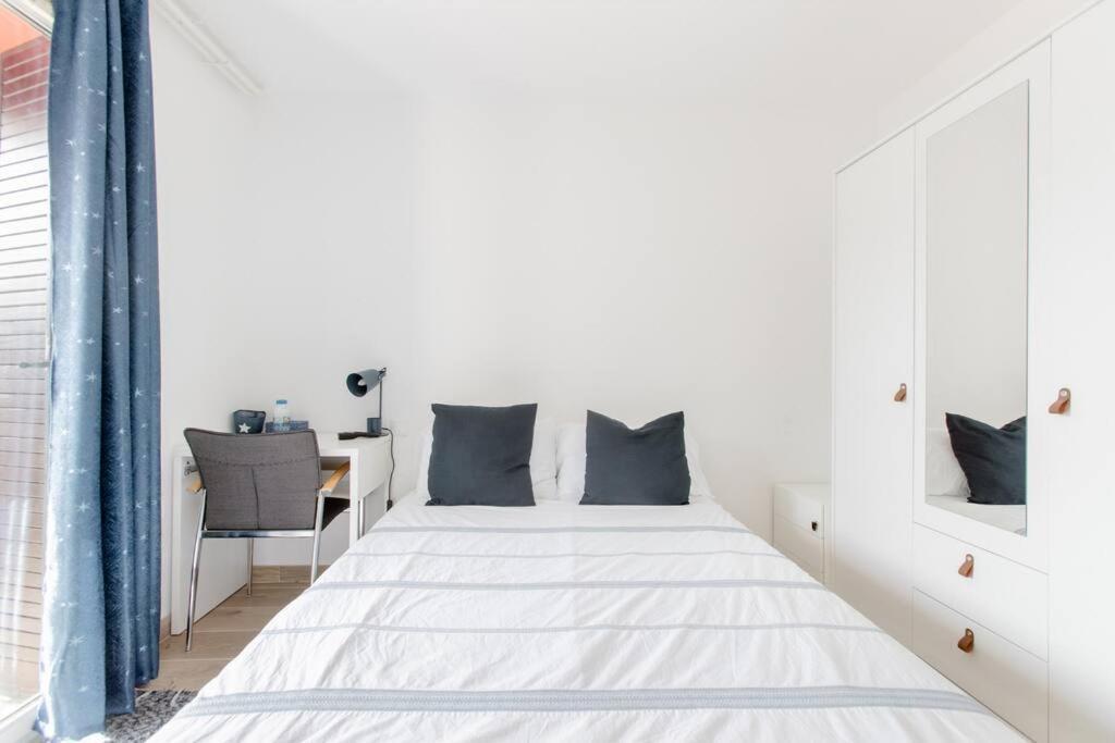 Private Room In Renovated Apartment - Tram 1 Min Walk Nice Exteriör bild