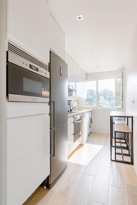 Private Room In Renovated Apartment - Tram 1 Min Walk Nice Exteriör bild
