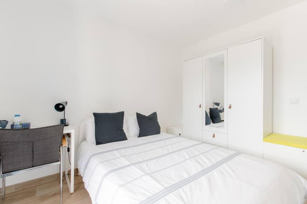 Private Room In Renovated Apartment - Tram 1 Min Walk Nice Exteriör bild